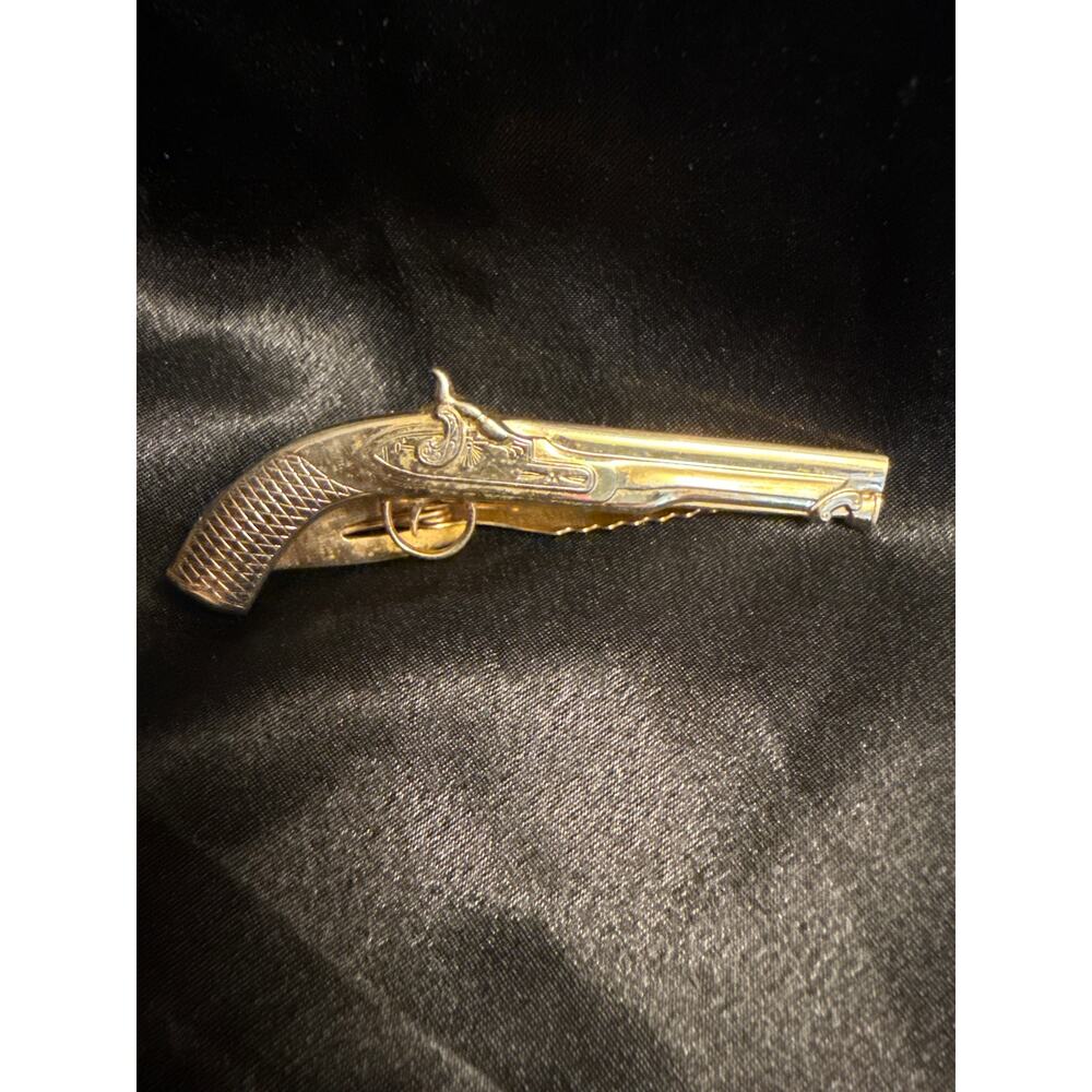 Vintage 1960’s Hickock Gold Tone Big Gun Revolver Tie Clip